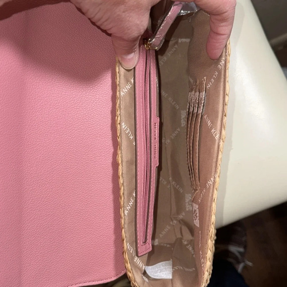 Anne Klein pink straw handbag - Picture 4 of 6